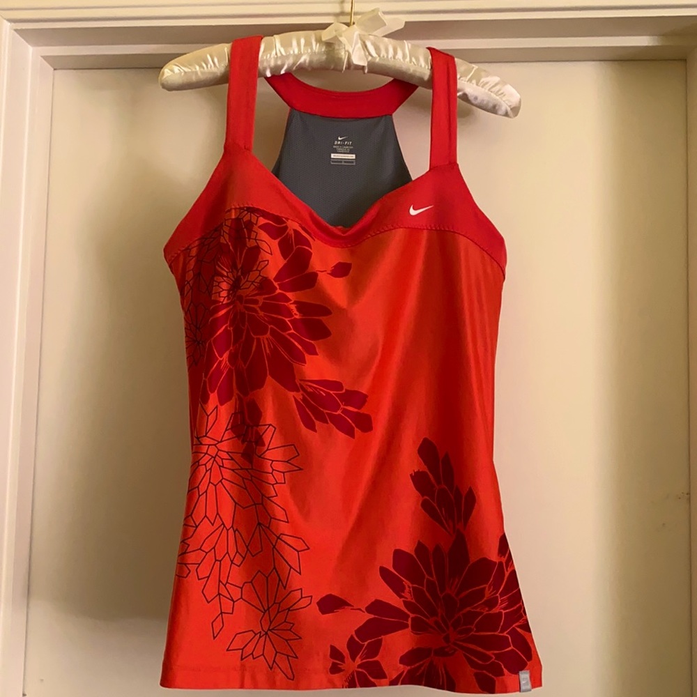 Nike Tennis Top size Large
